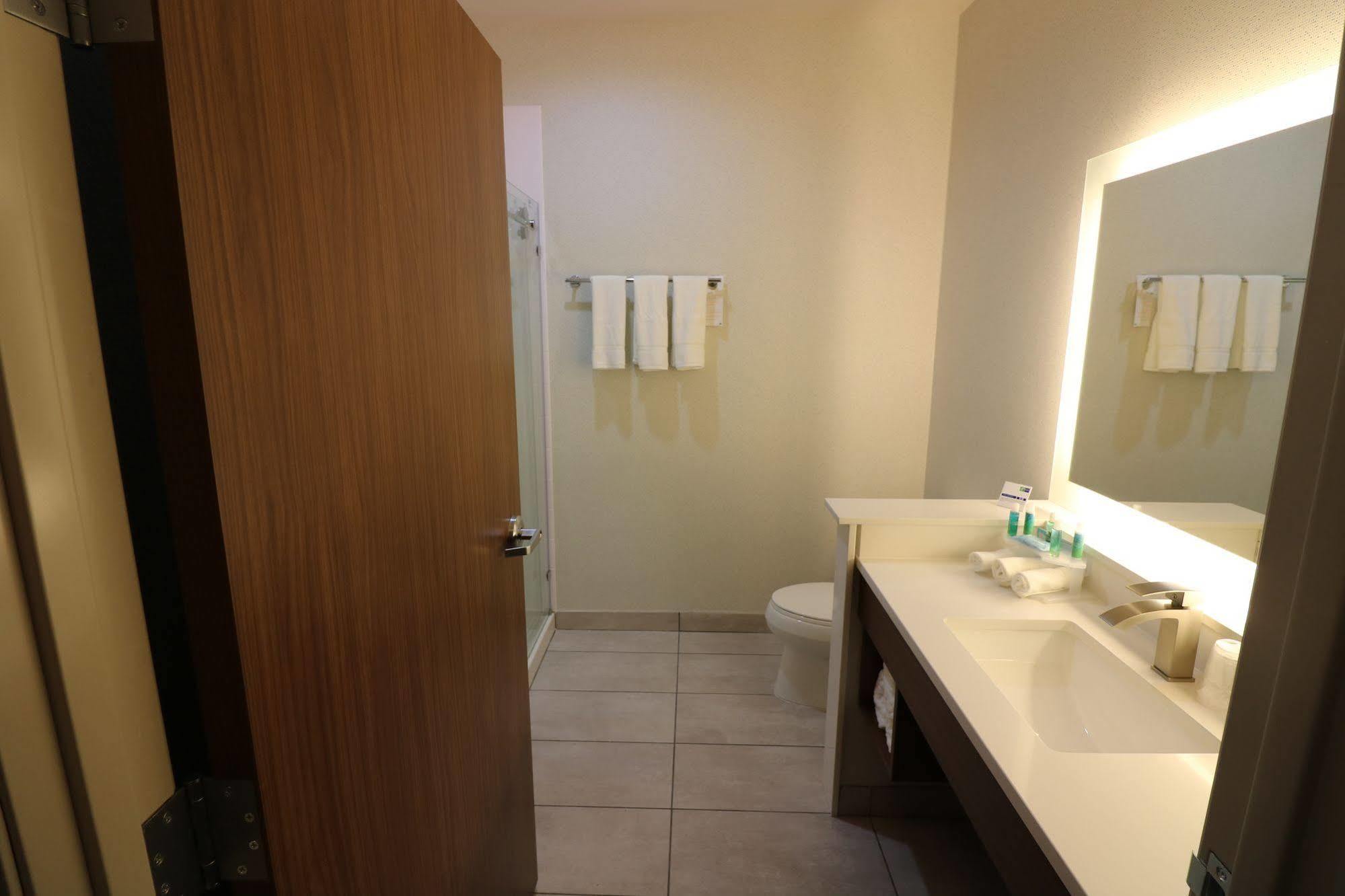Holiday Inn Express & Suites - Coffeyville By Ihg Екстер'єр фото